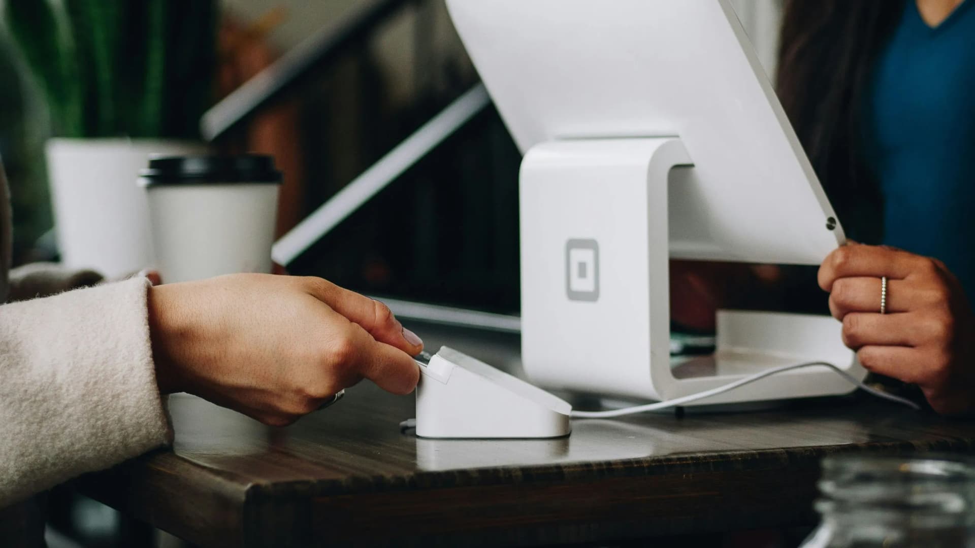 Mit der BANK BURGENLAND Kreditkarte weltweit bezahlen