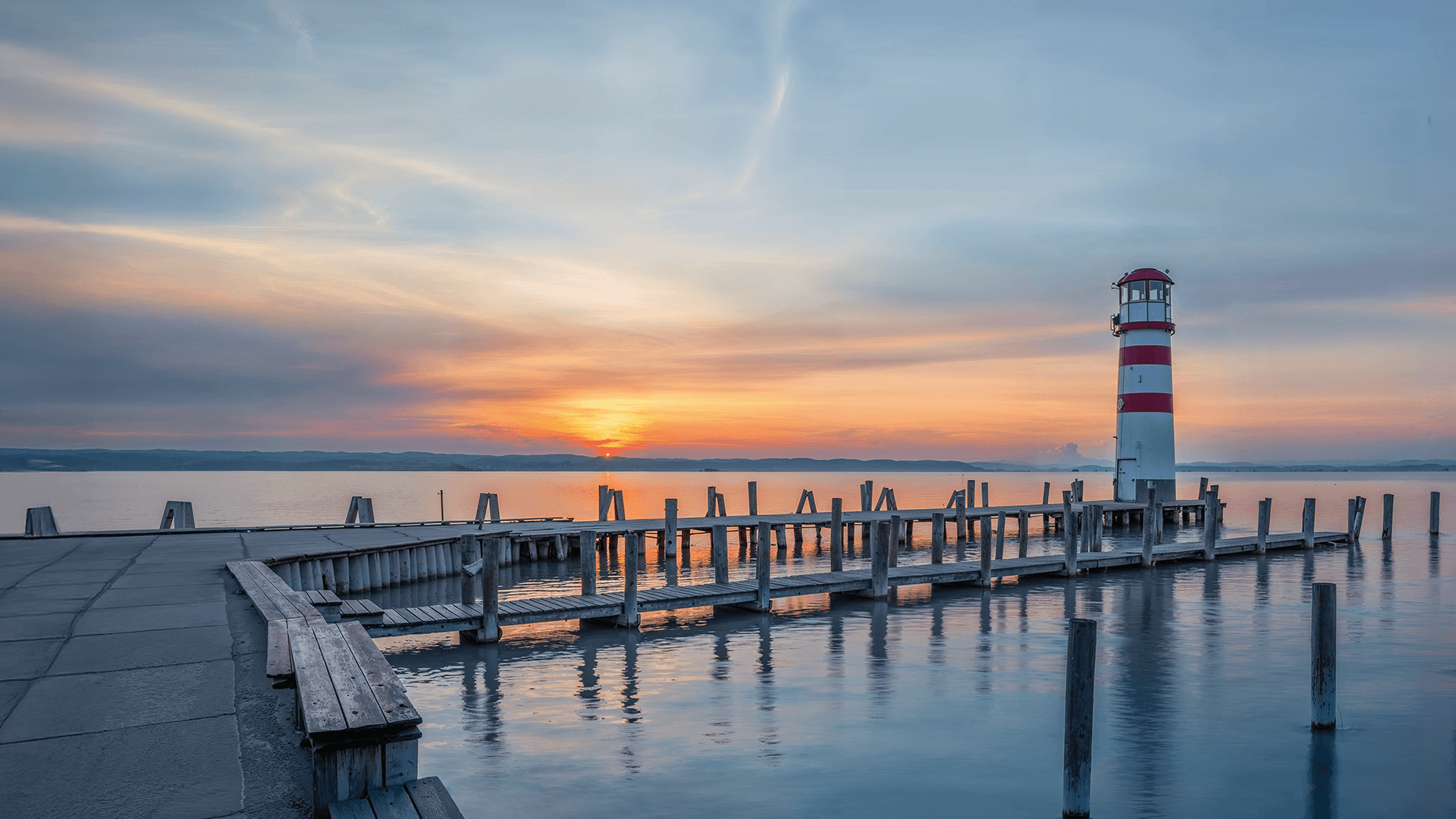 Neusiedler See in Podersdorf mit Blick auf Leuchtturm